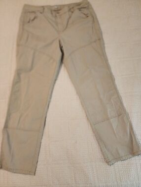 LLBean Women's Favorite Fit Classic Khaki Cotton Straight-Leg Pant 18 Minimalist